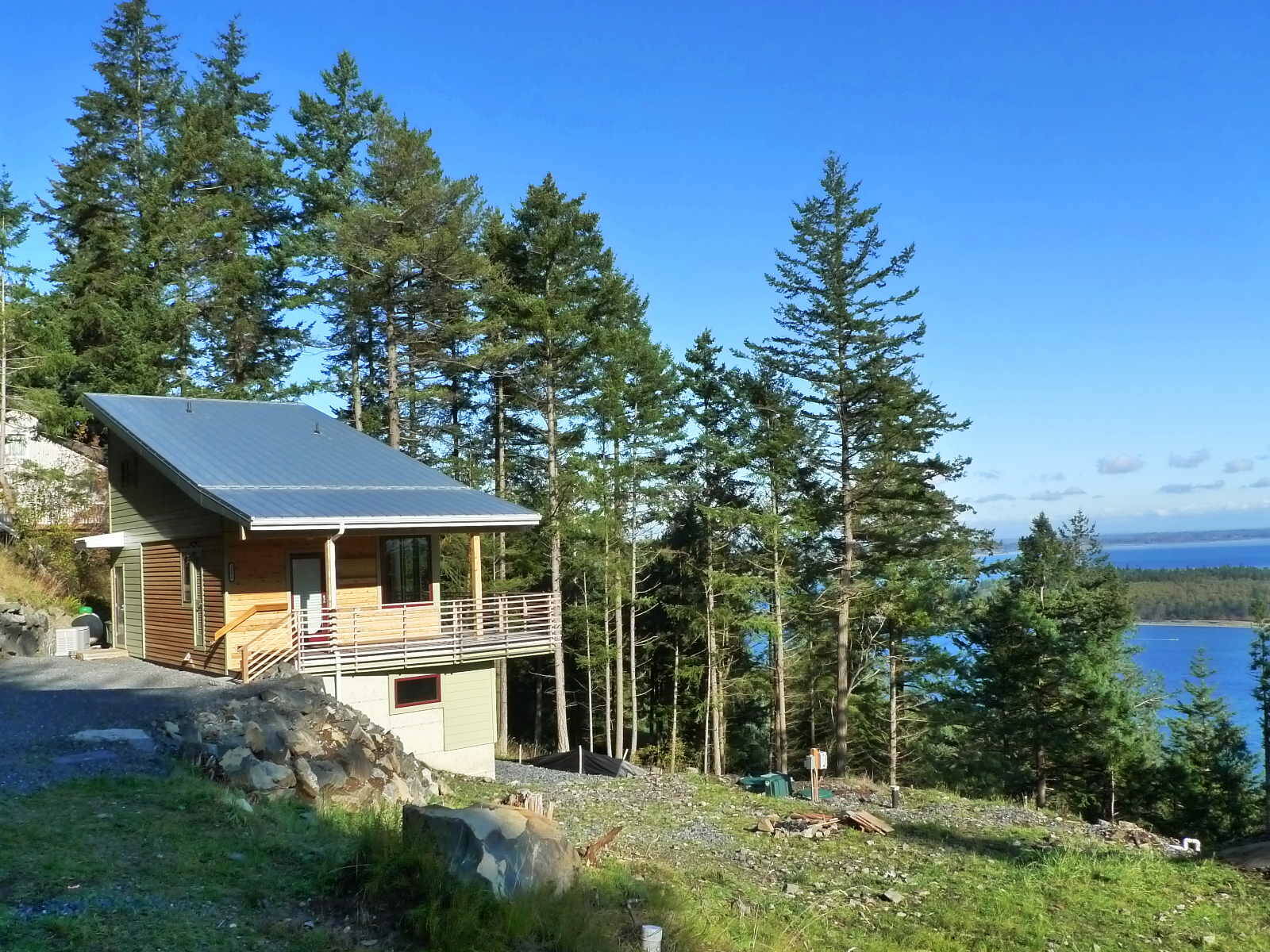 1000sf House- with deck facing the bay