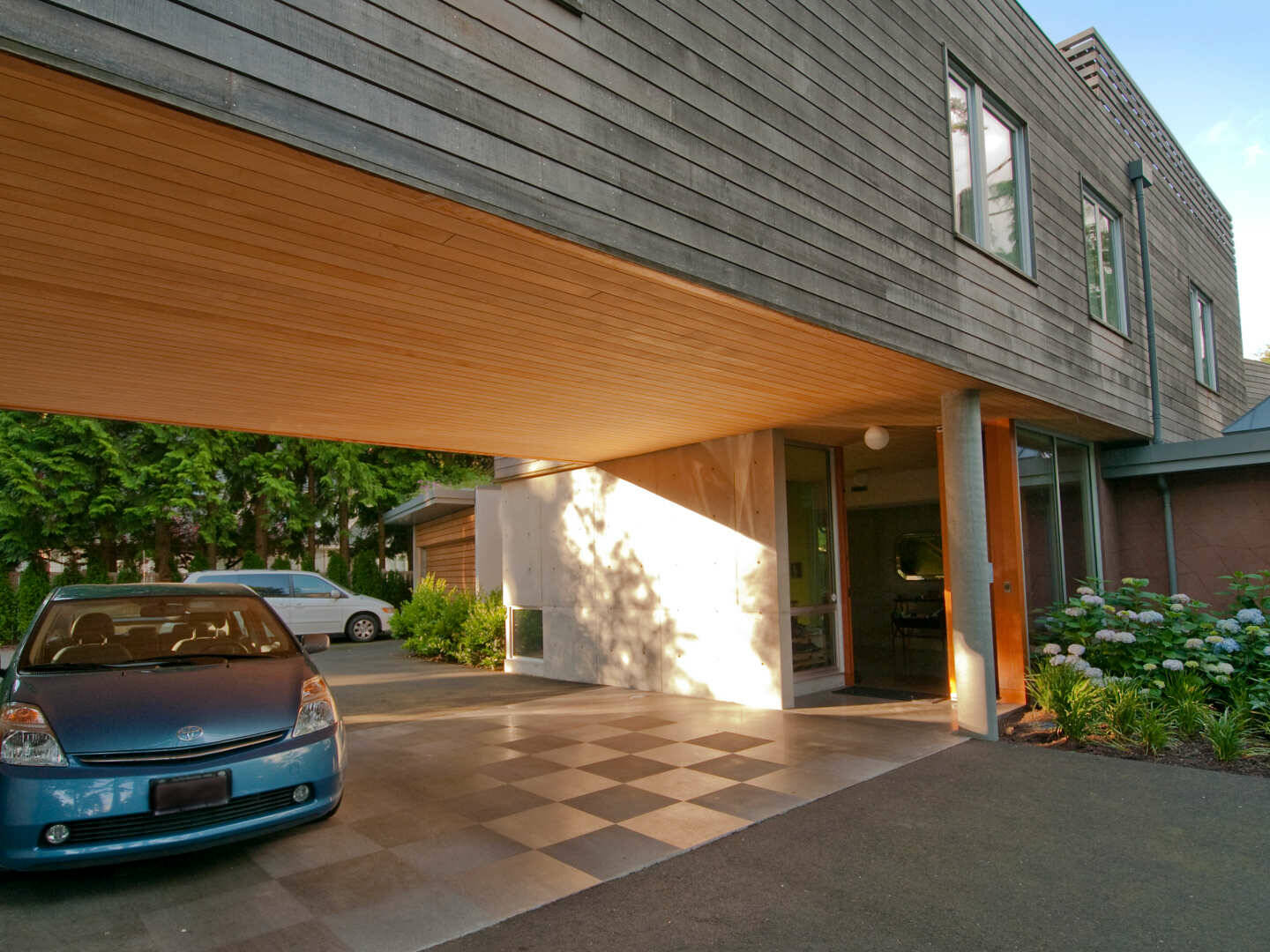 Longhouse- porte cochere entry