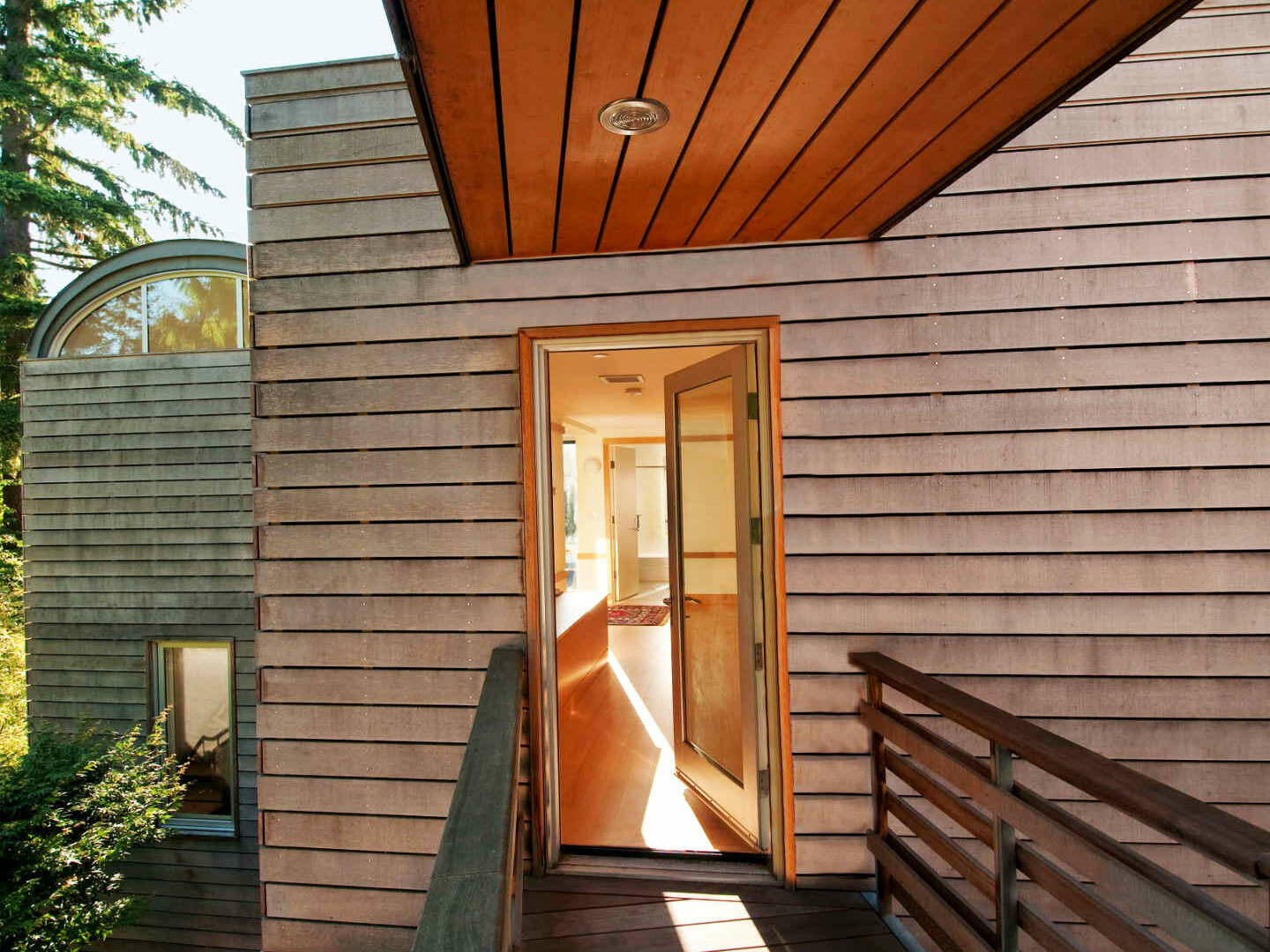 Longhouse - bridge to guest house