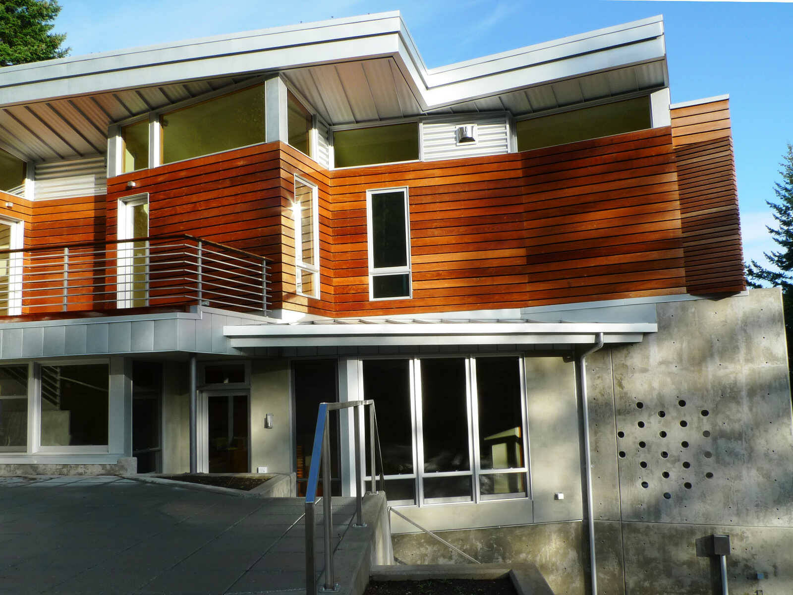 Hillside House- entry courtyard