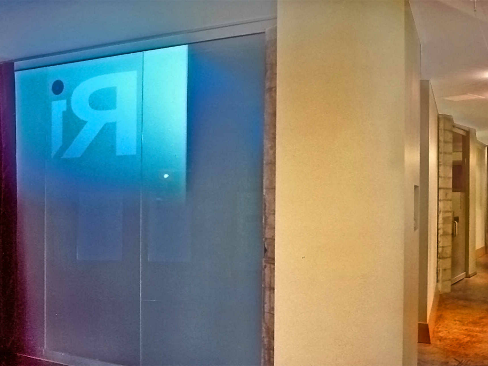 conference rooms glass walls for video projections