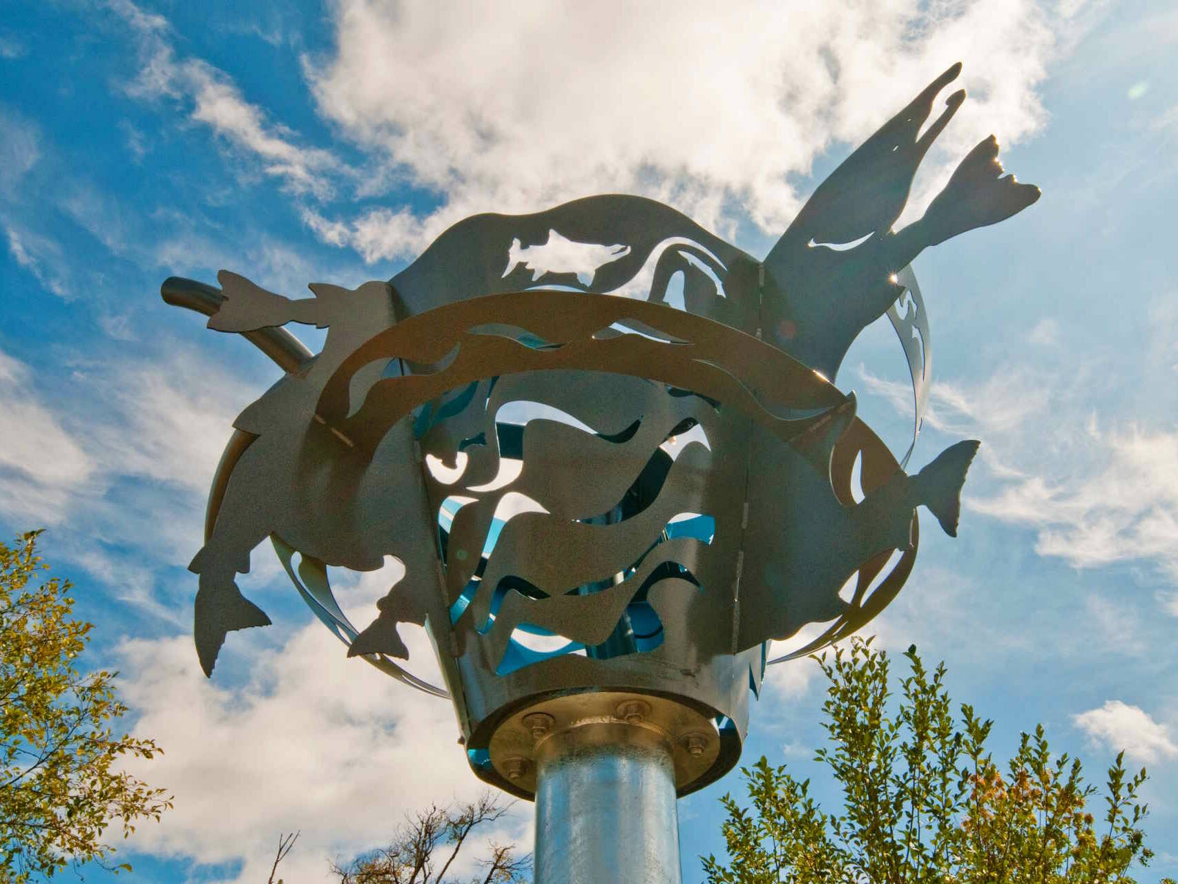 Salmon Tree Cycle-detail
